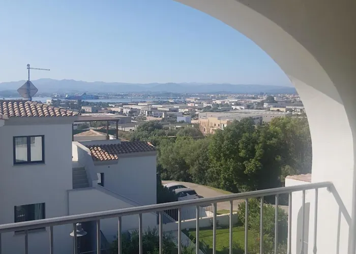 Green Residence Olbia מלון דירות